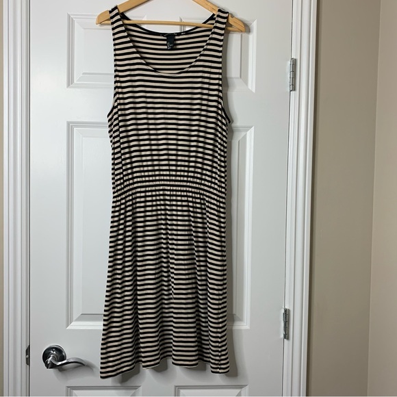 H&M Dresses & Skirts - H&M Black and Beige Striped Jersey knit Sleeveless Midi Dress Size L